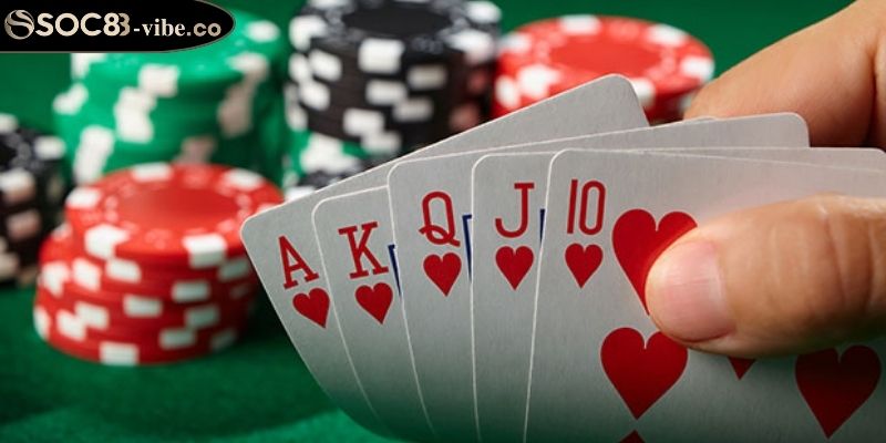 Poker SOC88 Với Chiến thuật Và Quy định Cơ Bản Khi Chơi 3 Đọc bài đối thủ trong ván Poker